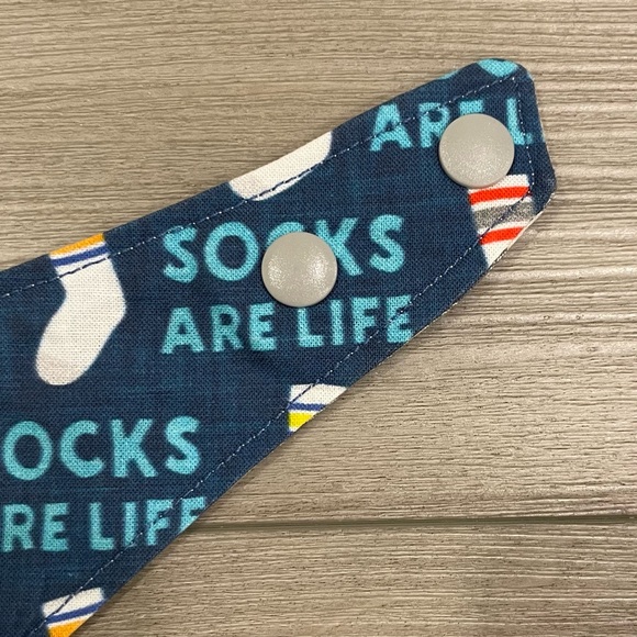 Reversible Bandana With Snaps for Dogs Size Small - Picture 7 of 14